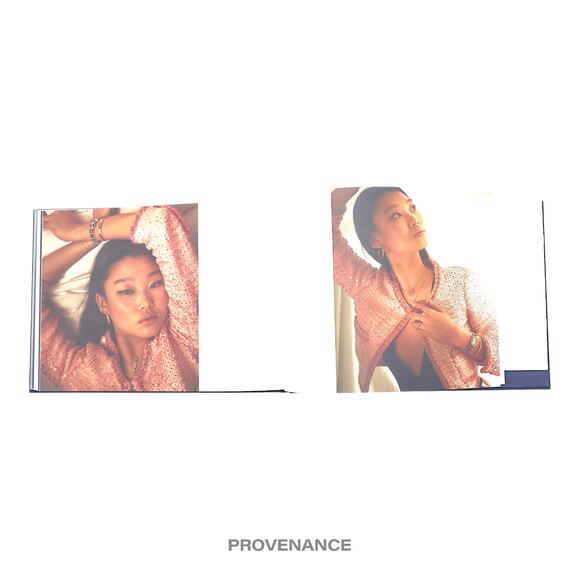 🔴 CHANEL Fine Jewelry Look Book - Hardcover Navy - Picture 8 of 11